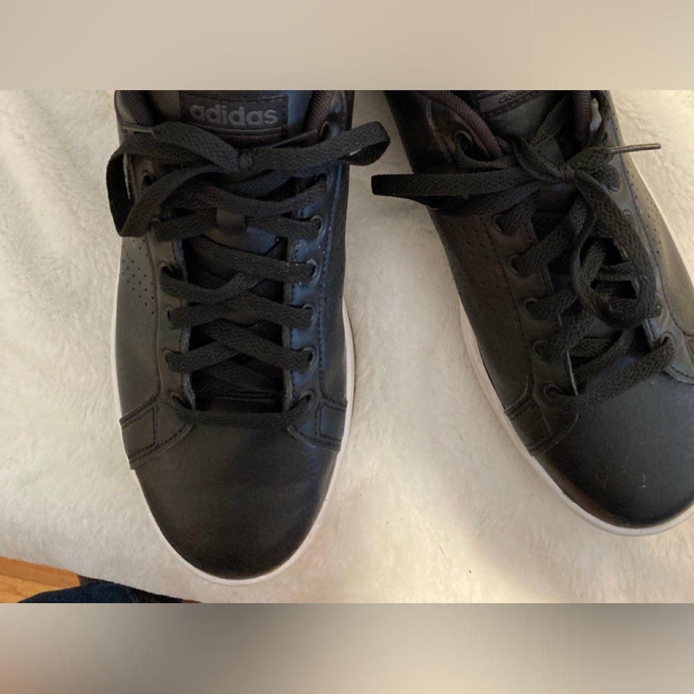 Men’s tennis shoes